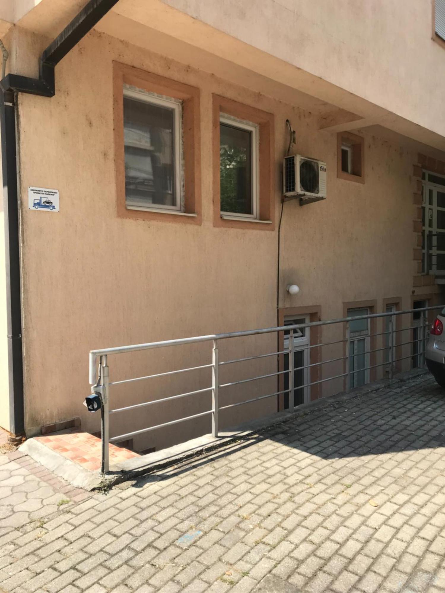 Sani Suteren Scopia